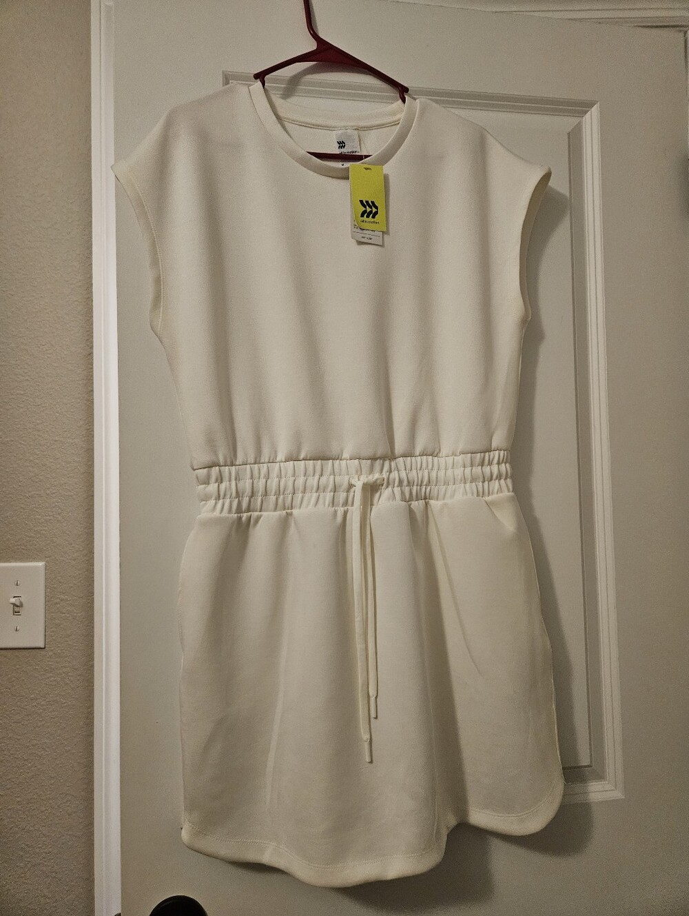 Nwts all in motion Cream Drawstring Waist Casual Dress